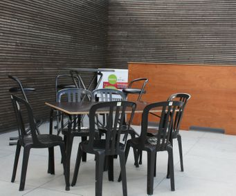 Bar + tafel + stoelen